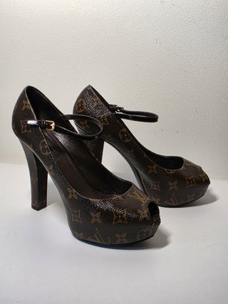 Louis Vuitton Brown LV Monogram Leather Pumps 38 sz