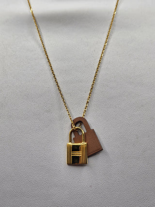 Hermès 18K Gold Pleated O'Kelly Leather Pendant Necklace