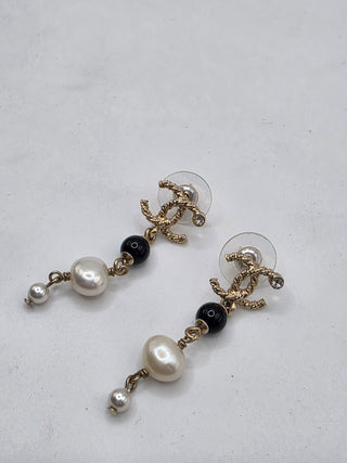 Chanel Gold-tone Pearl Faux Strass Interlocking CC Drop Earrings