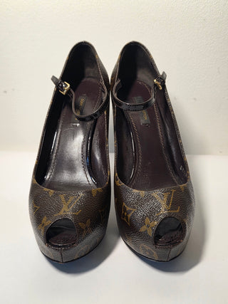 Louis Vuitton Brown LV Monogram Leather Pumps 38 sz