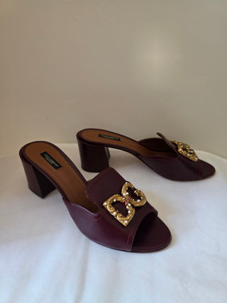 Dolce & Gabbana Brown leather Gold-tone DG Logo charm sandals 41 sz