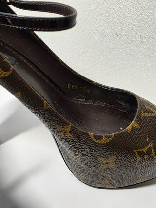 Louis Vuitton Brown LV Monogram Leather Pumps 38 sz