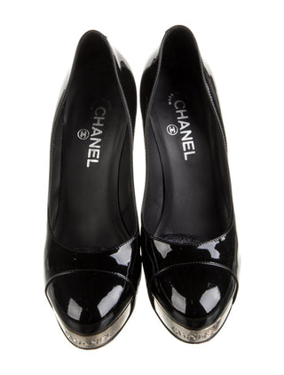 Chanel Black Patent Leather 2012 Interlocking CC Logo Pumps 39.5 sz