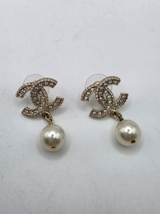 Chanel Gold-tone Faux Pearl  Strass Interlocking CC Drop Earrings