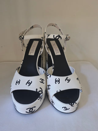 Chanel White Leather Interlocking CC Logo Leather Sandals 40 sz