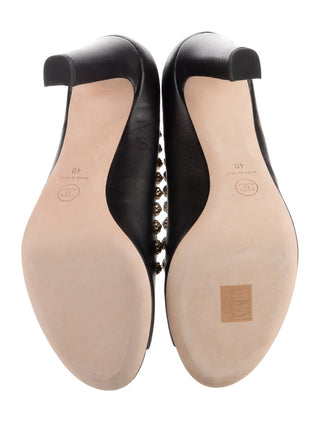 Chanel Black Leather Interlocking CC Logo Leather Pumps 40 sz