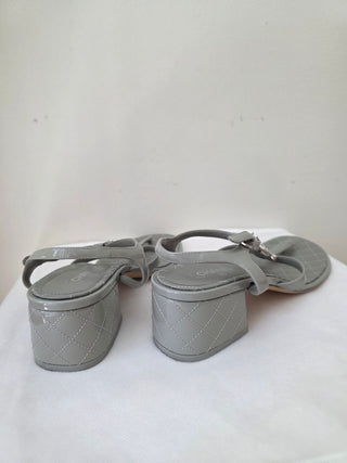 Chanel Grey Patent Leather Interlocking CC Logo T-Strap Sandals 39.5 sz